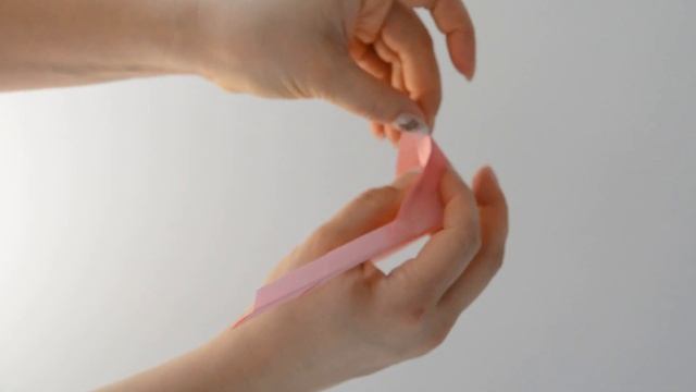 Как сделать балансирующую птицу на клюве в виде сердца #оригами How to make a balancing bird#origam смотреть онлайн