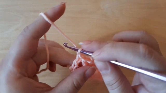 Простой, ажурный узор крючком.