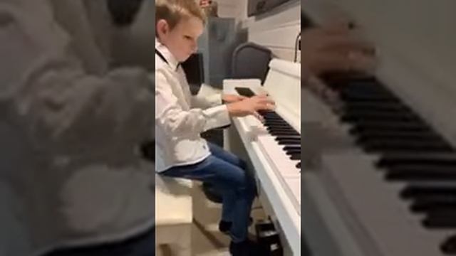 Костя Гордеев С.Рахманинов «Итальянская полька» смотреть онлайн