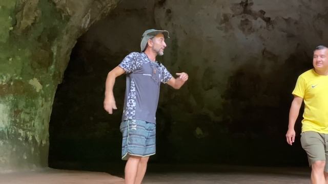CAVERNA E GRUTA NO MEIO DA FLORESTA AMAZÔNICA/caverna maroaga e gruta da Judeia смотреть онлайн