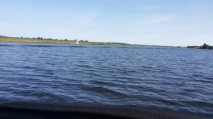 Волна от катера и лодка " Солар-350".