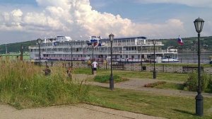 Теплоход "Юрий Никулин"