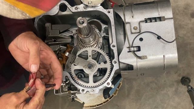 Bad Crankshaft, Camshaft Connecting rod? How to fix/replace it, John Deere LA115 Lawn Mower Tractor смотреть онлайн