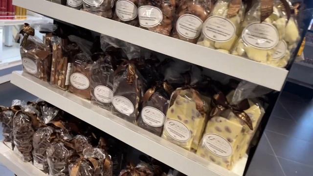 Канада. Какой дьюти фри в аэропорту Монреаля? Международный аэропорт Монреаль-Пьер Эллиот Трюдо смотреть онлайн