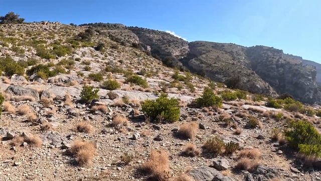 [2] Оман. Горы Jebel Shams. Поход на 20 км. Southern Summit Trek W4 смотреть онлайн