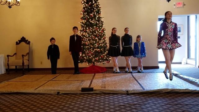 QMHR Irish Dance 2019 Christmas Performance Reel смотреть онлайн
