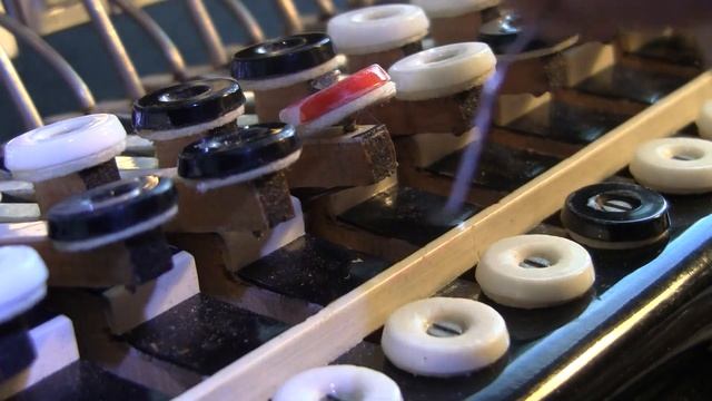 Советский баян Рубин и его ремонт в современных условиях 003 . Установка пружины смотреть онлайн