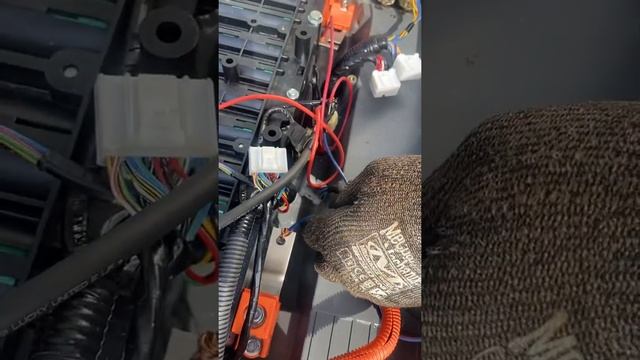 2009 Ford Escape Hybrid. Battery Charge.
