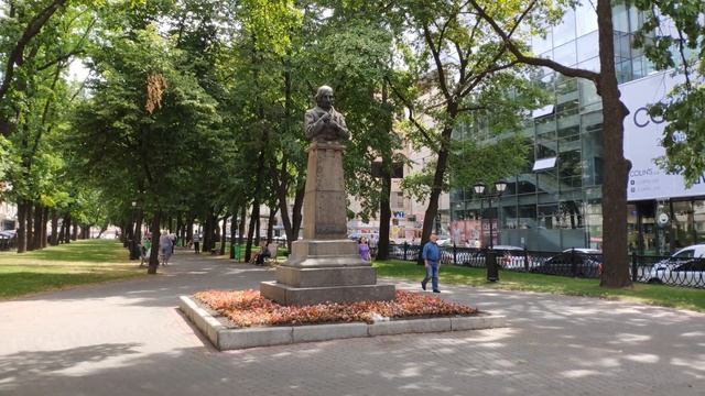 Город Харьков ул. Сумская возле театра Шевченко. Июнь 2019 Видео в 4К 60фпс смотреть онлайн