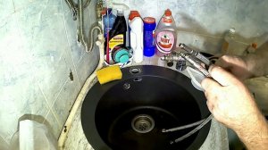 Ремонт смесителя кухни. Замена гибкой подводки.