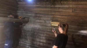 Белим хлев (овчарню) гашенной известью электрическим краскопультом