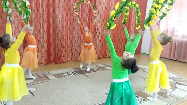МДОУ "Детский сад №16 п.Поречье-Рыбное". Танец "Ты всех дороже" смотреть онлайн