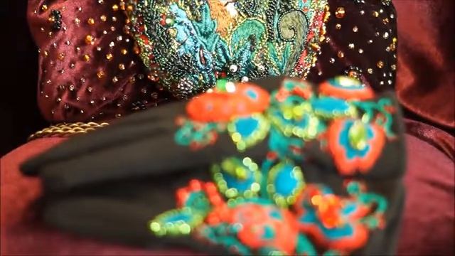 Бархатная сумка с фермуаром. Вышивка на сумке. Перчатки, расшитые бисером и пряжей