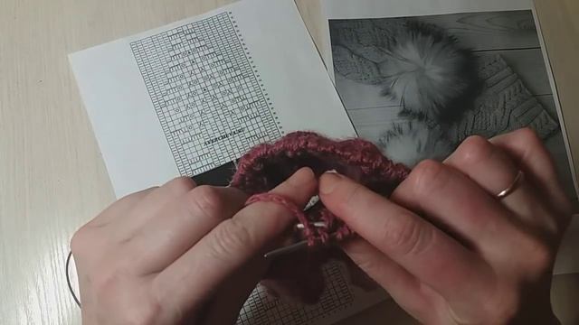 Вязаная оригинальная шапочка для девушек(спицами)часть 3 смотреть онлайн