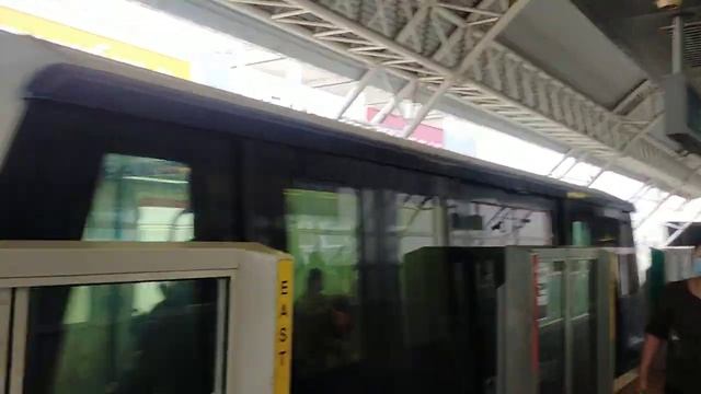 SBS Transit Mitsubishi Crystal Mover C810 40 departing Sengkang (West Loop - Inner) смотреть онлайн