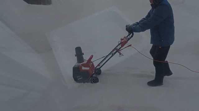 Первая зима в новом доме не дает нам расслабиться смотреть онлайн