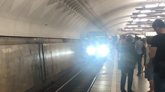 81-760/761 Ока На станции Тульская смотреть онлайн