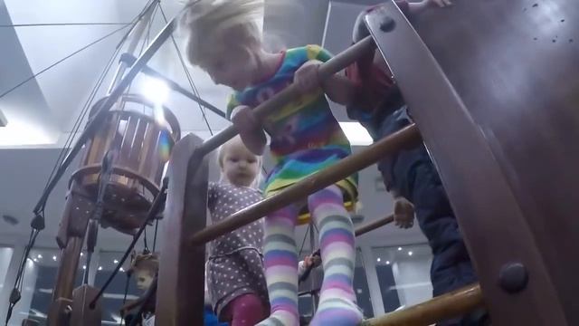 Битва на шарах. Гонки на корабле. Маникюр от Кати. смотреть онлайн