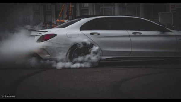 Izzamuzzic 🌴 Line