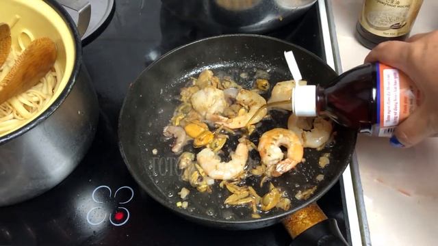 ЛЕТАЮЩАЯ паста с морепродуктами!!! Как приготовить? смотреть онлайн