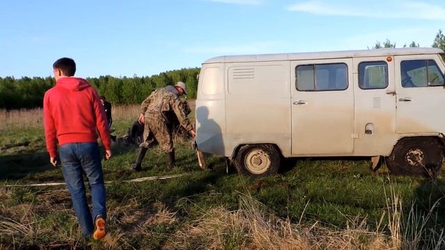 Болотные посиделки (2 УАЗа, Suzuki Escudo, Нива, Ваз-2109 и Т-40) смотреть онлайн