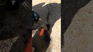 Ремонт трещин в асфальте своими руками