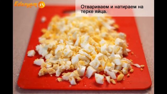 ❤ Слоеный салат с крабовыми палочками и грибами. Рецепт крабового салата с грибами за 30 минут! смотреть онлайн