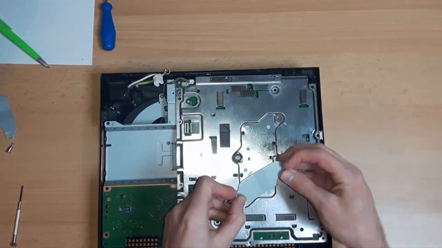 Kako rastavit PS3 80Gb ciscenje i mjenjanje termo paste video 2/2 смотреть онлайн