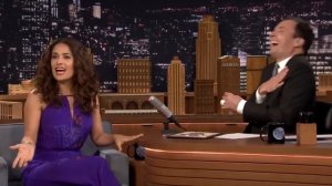 Сальма Хаек подбирает бездомных собак на улице, несмотря на то, что её муж против.