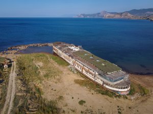 Съемка с дрона заброшенного теплохода «Князь Багратион»