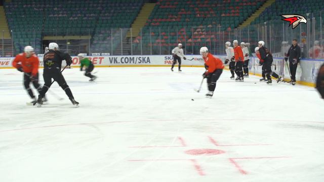 «НАМ БУДУТ ПРОТИВОСТОЯТЬ ИГРОКИ СБОРНОЙ» | Хартли, Секач и Емелин перед СКА | СЕЗОН 20/21 смотреть онлайн