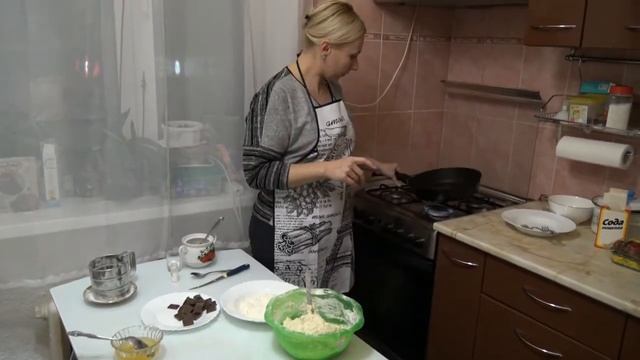 БАНАНОВЫЕ СЫРНИКИ С СЮРПРИЗОМ. смотреть онлайн