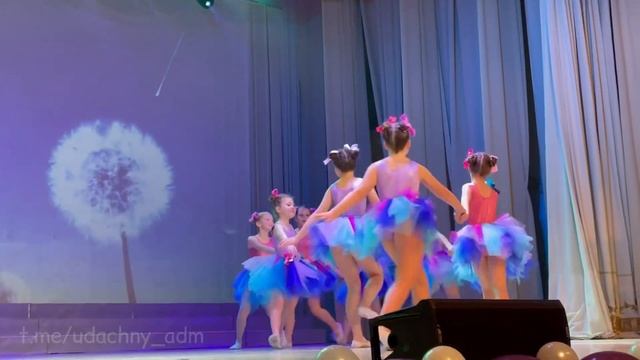 На сцене - танцевальный коллектив «Надежда» ТО «Кристалл» смотреть онлайн