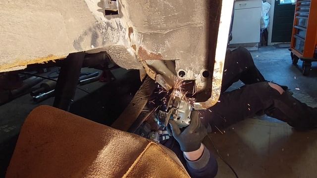 VW Caddy Mk2 1.8t TURBO SWAP - @BeardedBuilds (EP14) (Rust!!! THE STRUGGLE turns to insanity?!) смотреть онлайн