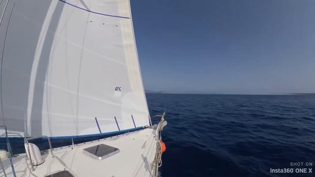 Лодка под парусами смотреть онлайн