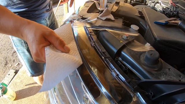 Клеим бронеплёнку на фары. Полеуретановая защита фар.