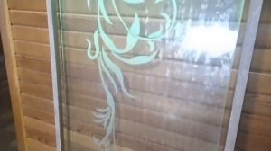 Водопад по стеклу