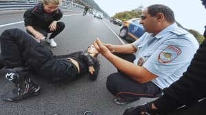 Мото девушка врезалась в отбойник на скорости 180 км в час - Не зашла в поворот на спортбайке