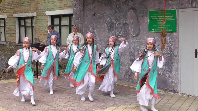 ркпгт (рабоче-крестьянский посёлок городского типа) Вершина Тёи (открытие музейного панно и кросс) смотреть онлайн