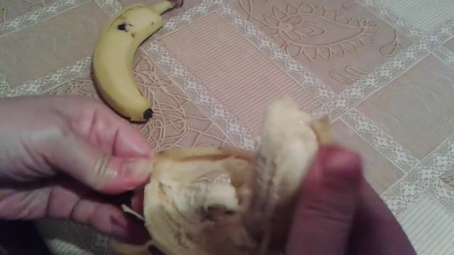 Как правильно чистить банан. смотреть онлайн