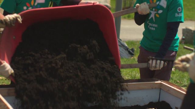 Comcast Cares Day 2018: Sustainable Innovation at Bartram's Garden смотреть онлайн