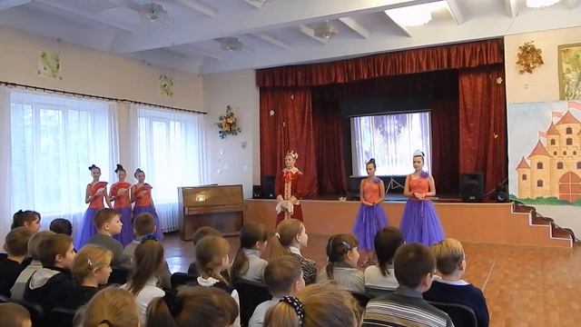 Сказка на английском языке "Желтый карлик" смотреть онлайн