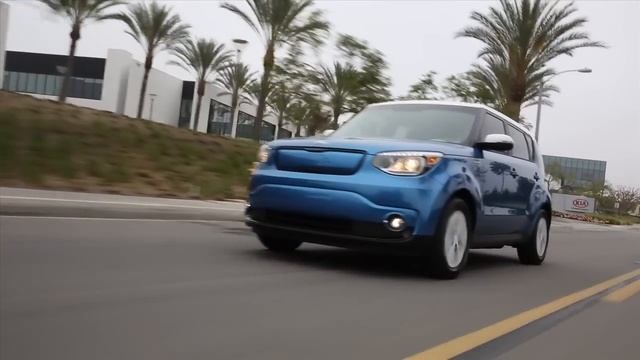 2015 Kia Soul EV Video - Salon International de l'Automobile in Geneva смотреть онлайн