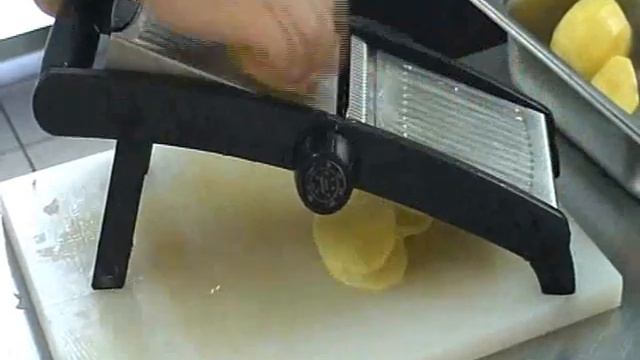 MANDOLİN İLE GEOMETRİK ŞEKİLDE CİPS PATATES HAZIRLAMA смотреть онлайн
