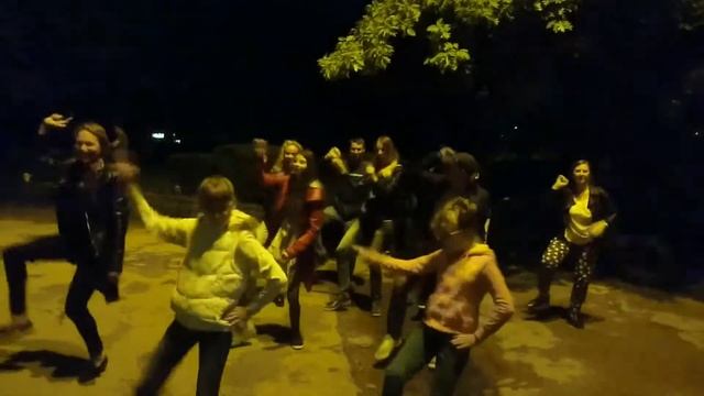День города Калининграда 2017г девочки устроили импровизированный флешмоб на Соммера возле танка смотреть онлайн