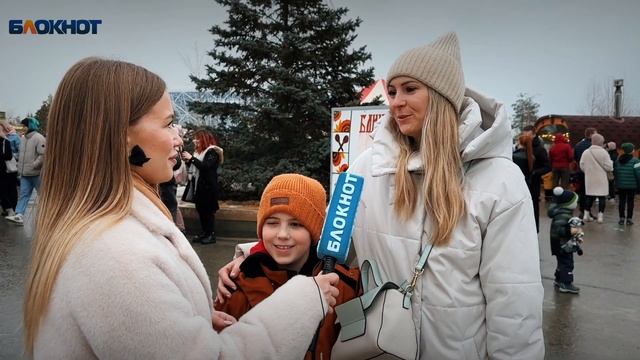 Волгоградцы на Масленицу бесконечно ели блины: с икрой и со сметаной смотреть онлайн