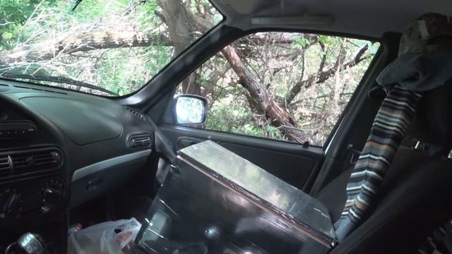 Как спасть в машине с открытыми окнами и без комаров смотреть онлайн