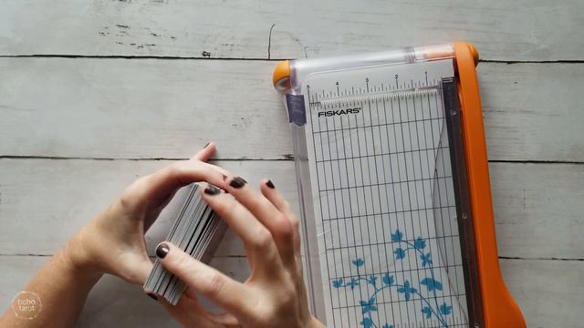 Trimming the Black Moon Astrology Deck смотреть онлайн