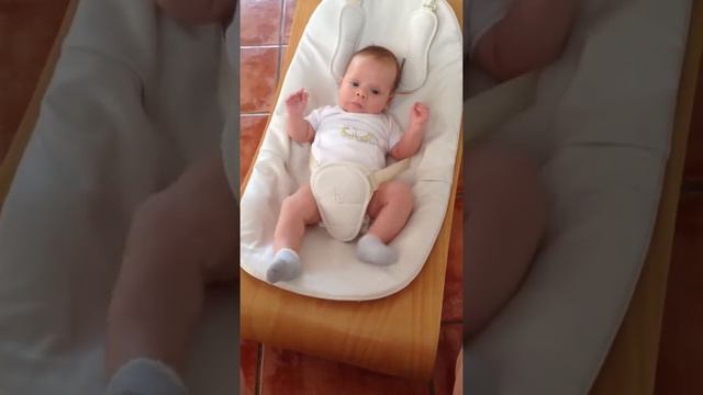 Salvador Thys Nosan enjoying his Bloom Bouncer смотреть онлайн