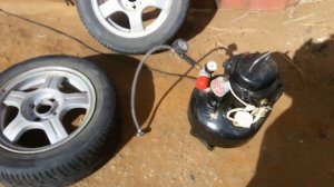 САМОДЕЛЬНЫЙ КОМПРЕССОР из Электромотора холодильника для мелких работ в гараже. ( compressor )